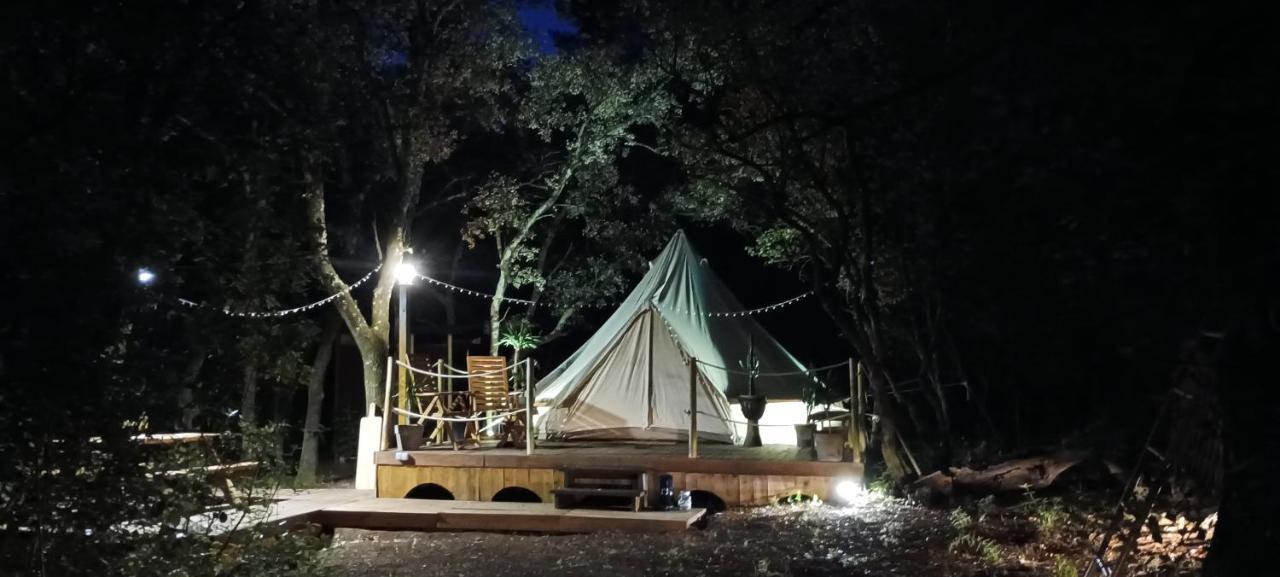 Evasion En Pleine Nature, Tipi Insolite Et Jacuzzi Au Pont Du Gard ! Vers-Pont-du-Gard Buitenkant foto